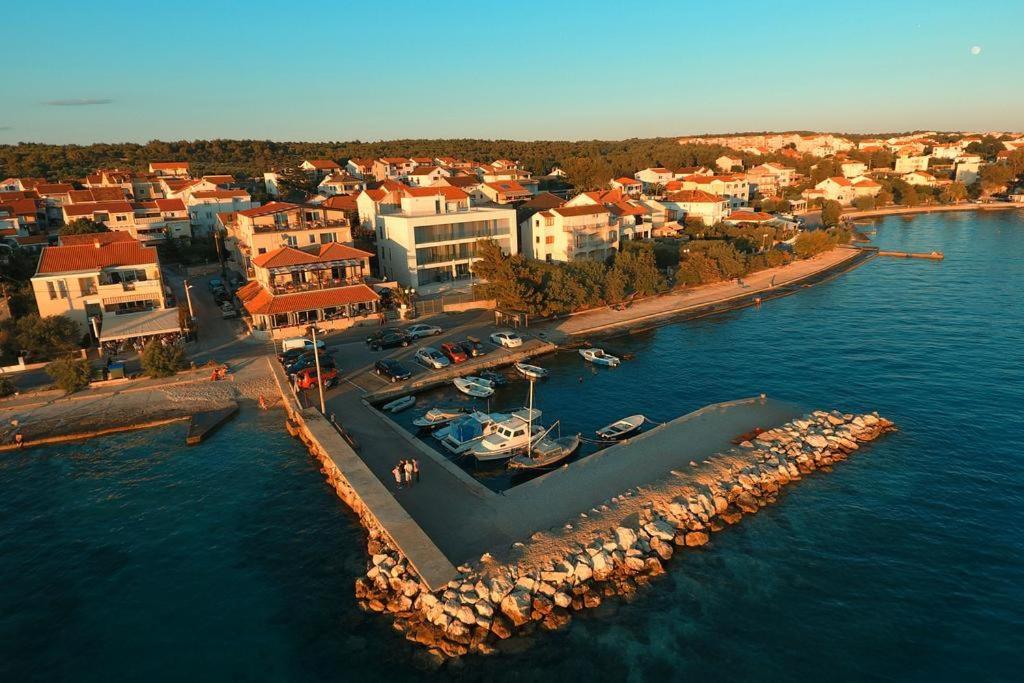 Peaceful Apartment 30 Meters From Sea Задар Екстериор снимка